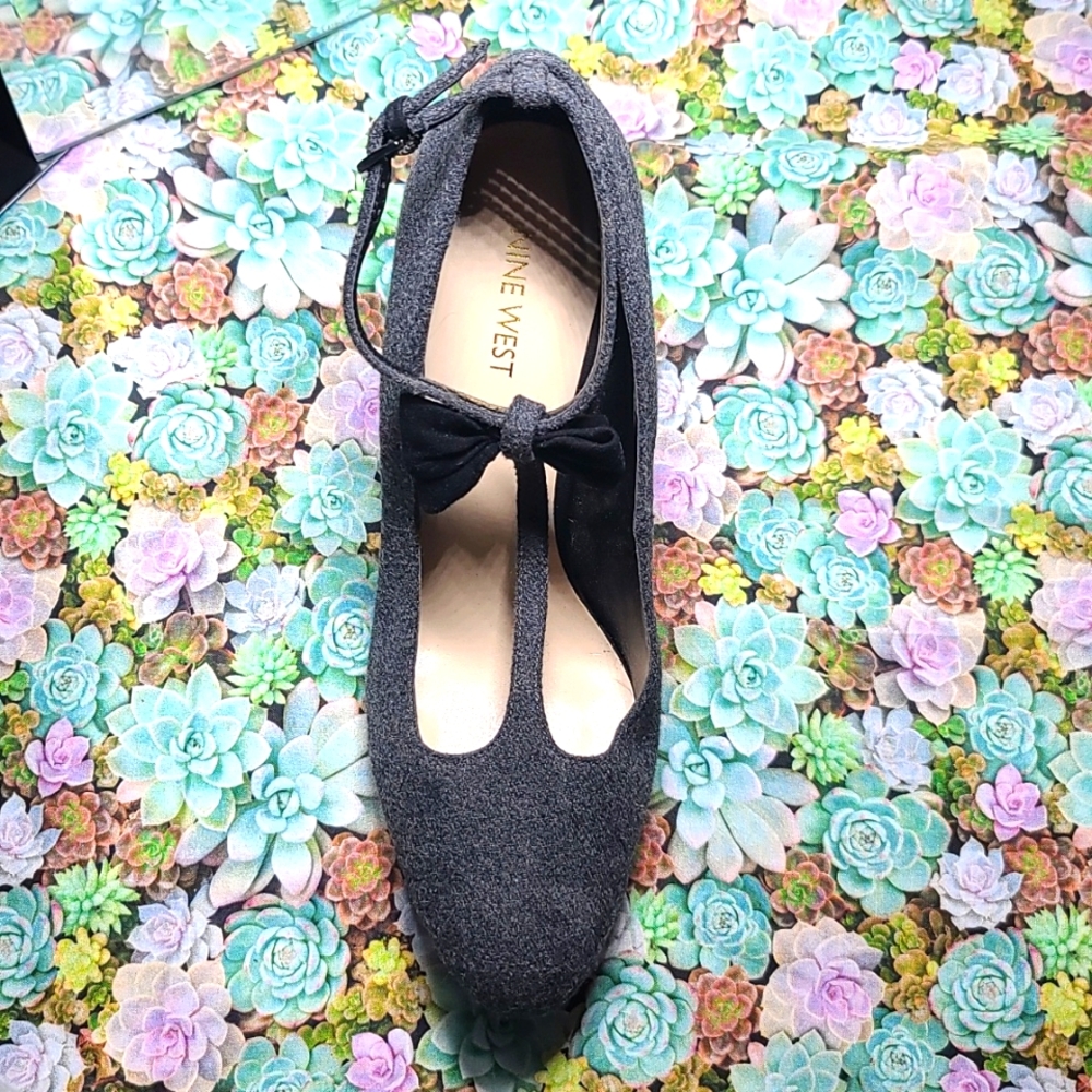 Size 10M ladies Nine West heels, gray fabric, baby Jane style straps
